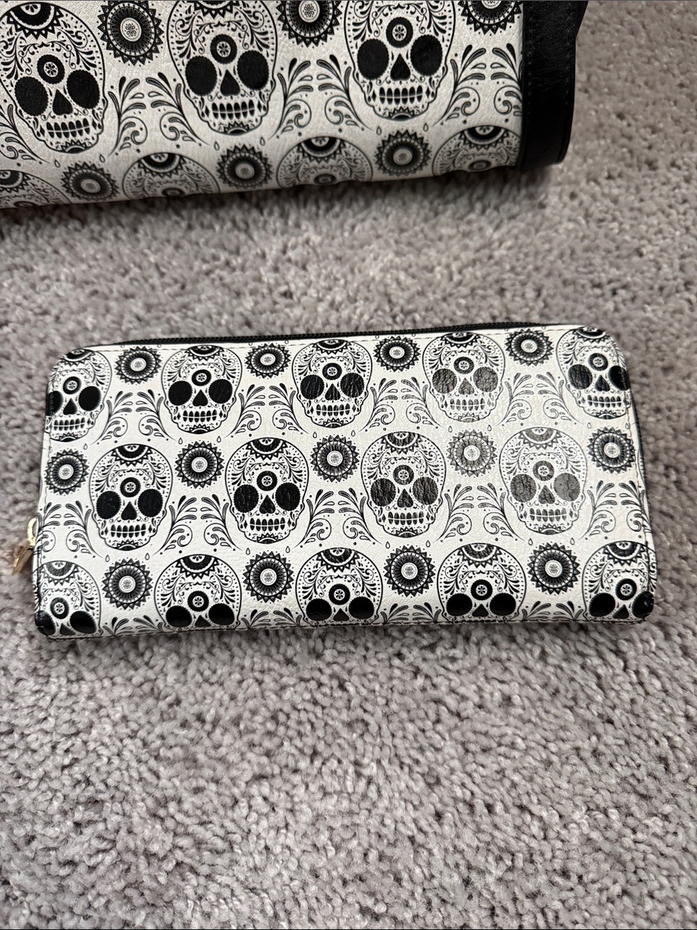 Loungefly Black & White Sugar Skull Tote with Matching Wallet - Picture 2 of 10